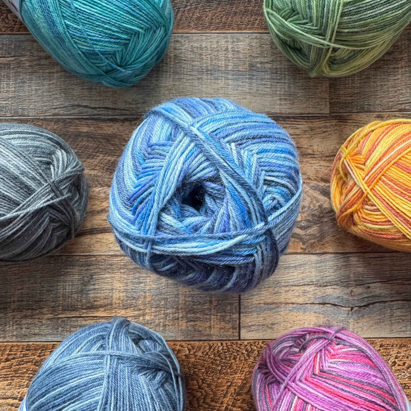 Opal Heroes 4ply Sock Yarn - Willi Wassertropfen 100g