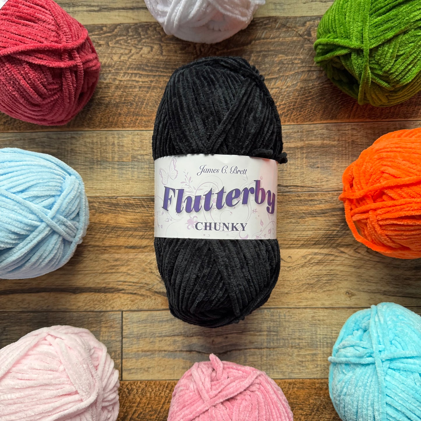 Flutterby Chunky - Black (B30) - 100g